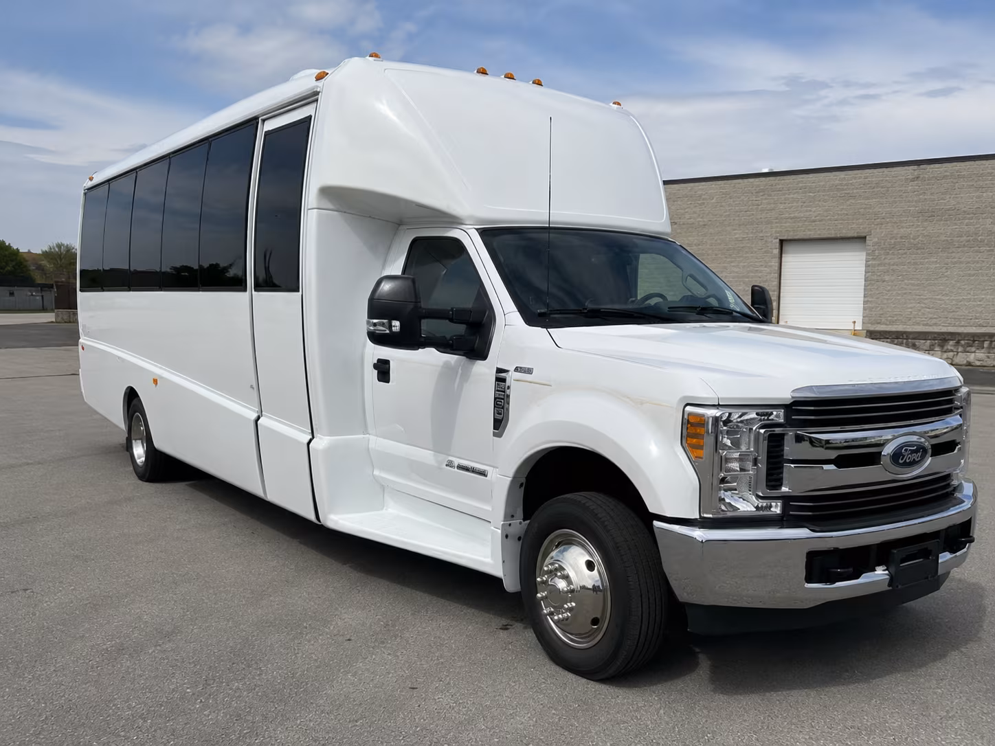 inglewood corporate shuttle buses for inglewood businesses