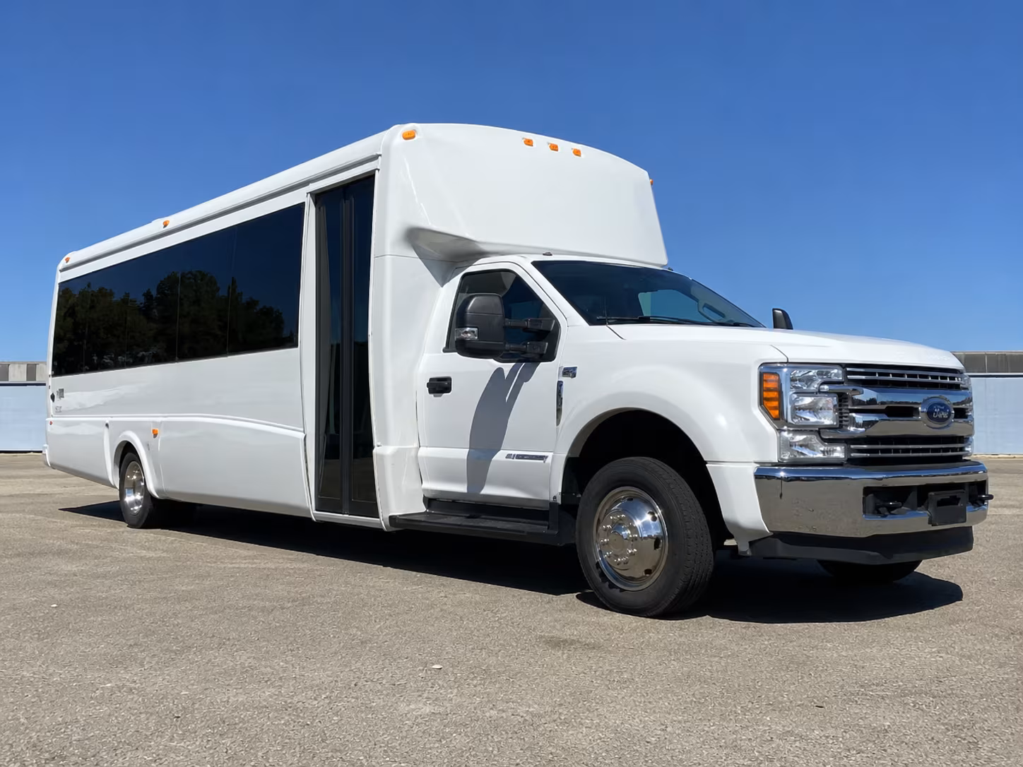 inglewood employee shuttle bus rentals in inglewood